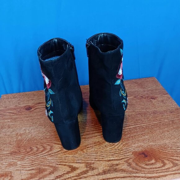 Express Boots Womens Sz 8 Faux Suede Embroidered Floral Ankle Booties Block Heel - Picture 13 of 15
